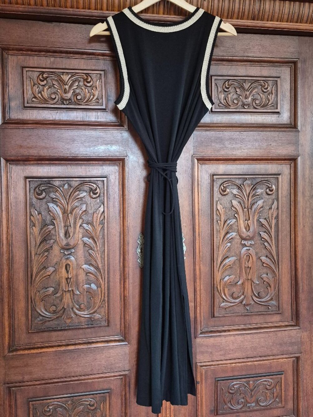 LIKE NEW Loft Midi Dress - Picture 5 of 10
